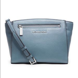 MICHAEL KORS MICHAEL Medium Sophie Messenger: SURF